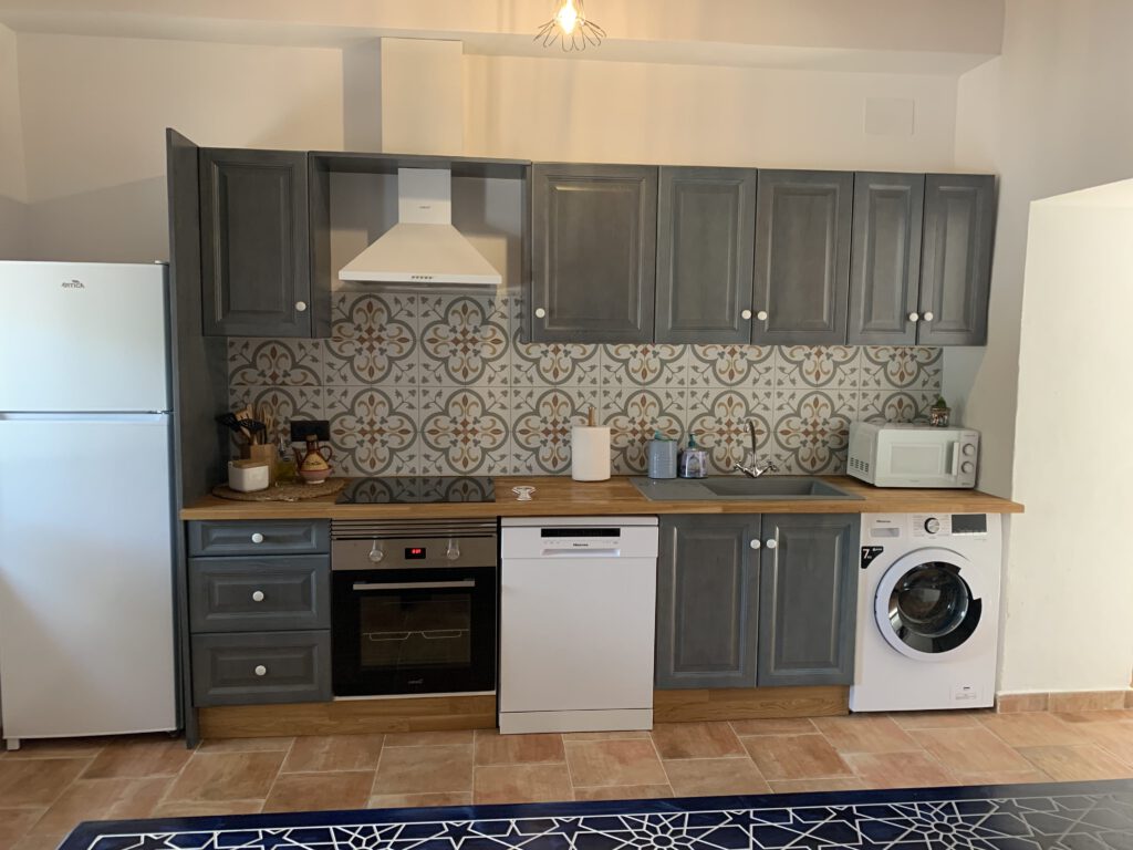 Alojamiento rural en alfafara - cocina de frente